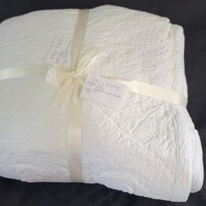 Bella Notte King Chesapeake Coverlet with velvet piping